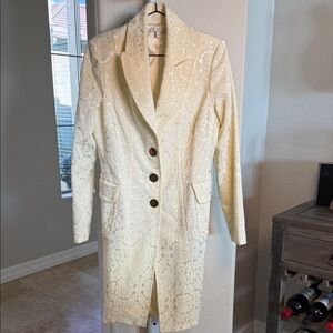CACHE’ LUXE Elegant Cream Women's Coat with brass Buttons